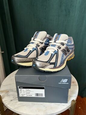 New Balance Men9s Athletic Shoes - Cream, Blue, Silver, Yellow